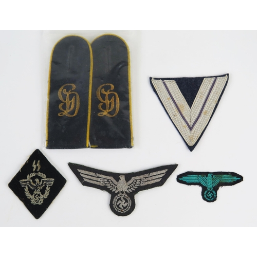 956 - A pair of Gros Deutschland infantry regiments epaulettes, and four other cloth badges.