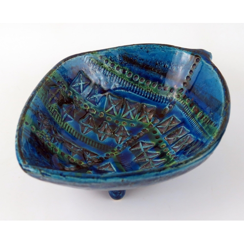 1336 - An Aldo Londi, Bitossi pottery leaf dish, with impressed geometric decoration, with blue/green glaze... 