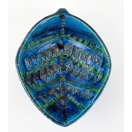 1336 - An Aldo Londi, Bitossi pottery leaf dish, with impressed geometric decoration, with blue/green glaze... 