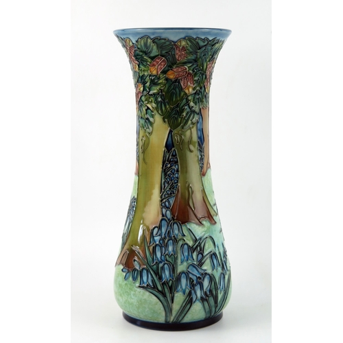 1385 - A Moorcroft pottery vase 