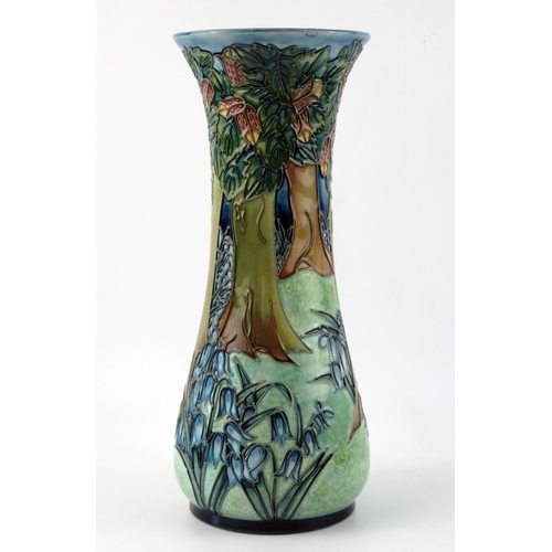 1385 - A Moorcroft pottery vase 