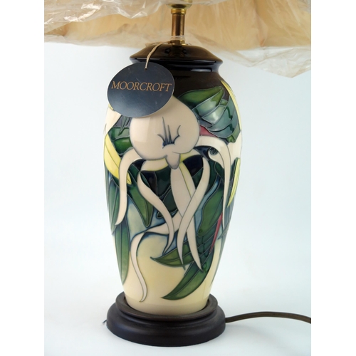 1386 - A Moorcroft pottery table lamp, 