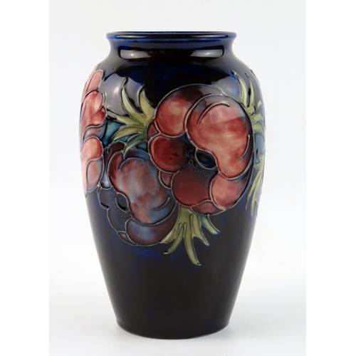 1387 - A Moorcroft pottery vase, 