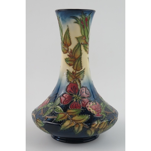 1392 - A Moorcroft pottery 