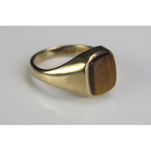 143 - A Gent's 9ct Gold and Tiger's Eye Ring, size W, 7.9g