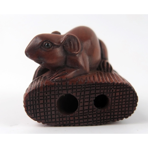 1430 - A Japanese carved boxwood netsuke of a rat on a broom, unsigned, 9cm long.