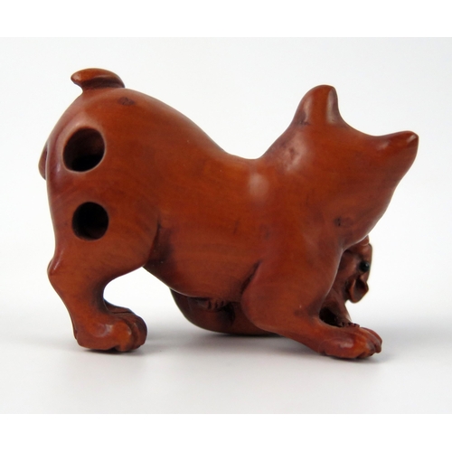 1431 - A Japanese carved boxwood netsuke of a cat and mouse, unsigned, 5cm long.