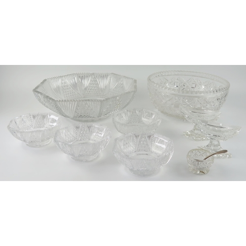 1488 - A pair of clear glass pedestal salts, two glass fruit bowls and sundae dishes.