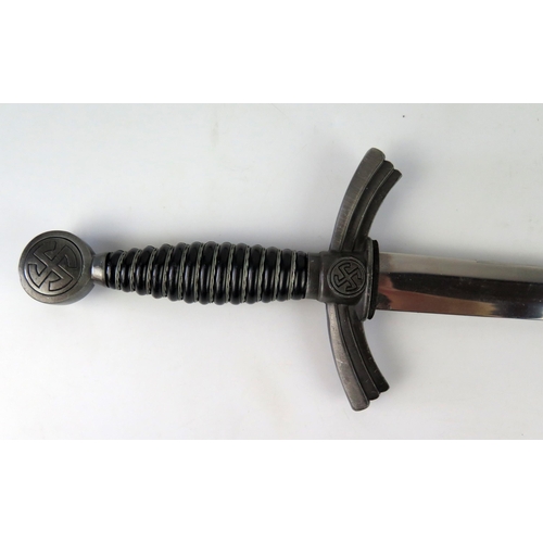 1529 - A reproduction, 1st pattern Luftwaffe style dagger, with 30cm blade, turned down quillion, ribbed gr... 