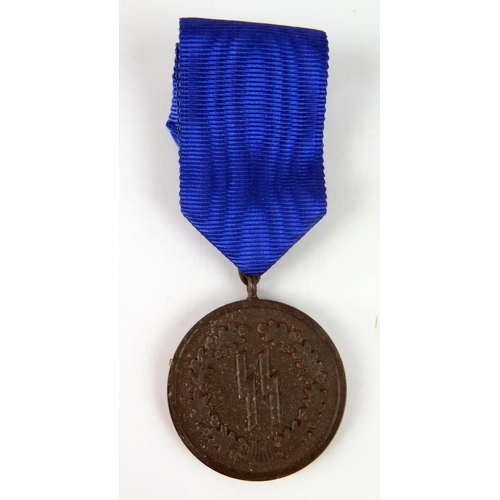 1535 - A third Reich period SS four-year service medal, with ribbon, and box.