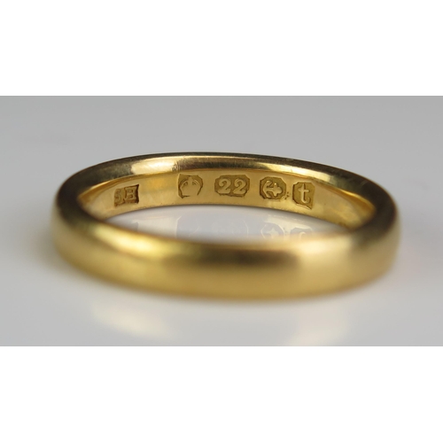 70 - An Antique 22ct Gold Plain Wedding Band, Birmingham 1918, maker SH, 3.2mm wide, size K.5, 5.1g. Pres... 