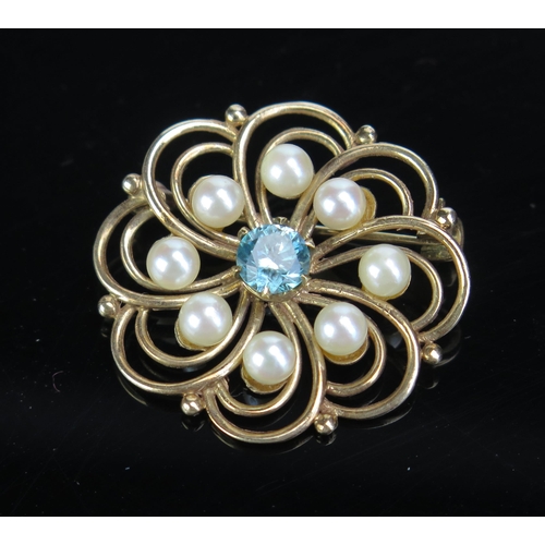 92 - A 9ct Gold and Blue Spinel? or Zircon? and untested Pearl Brooch, 30mm diam., 5.1g