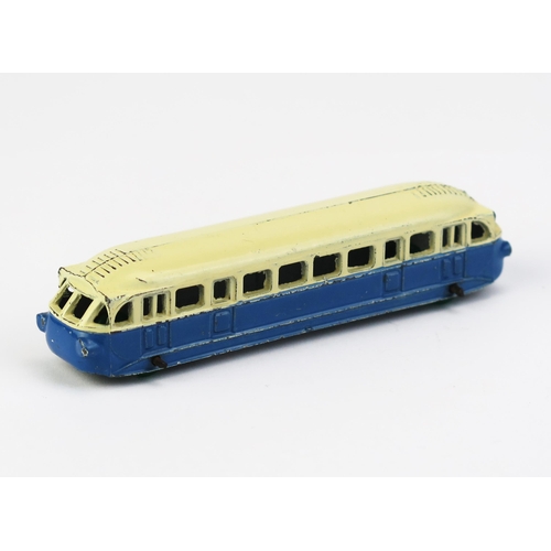 1157 - French Dinky Pre-war Bugatti Autorail - cream/blue body, small windows, green Bakelite moulded rolle... 