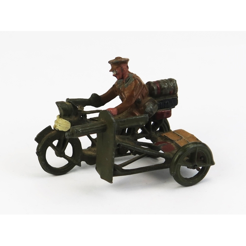 1162 - Britains WW2 Motor Machine Guns Corps Motorbike with non-revolving wheels - good (missing gunner)