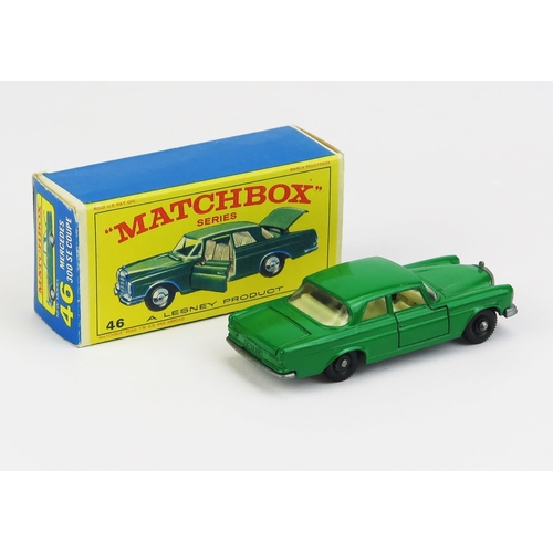 1187 - Matchbox Regular Wheels 46b Mercedes 300SE - Stannard Code 2, green, cream interior, black plastic w... 