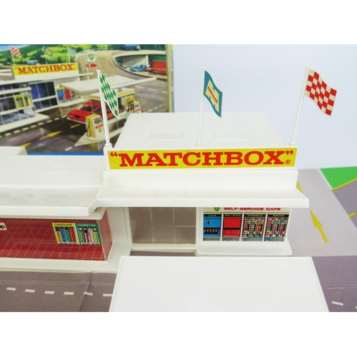 1219 - Matchbox Accessory Pack MG1 BP Service Station with Forecourt - mint or very near to in near mint F ... 