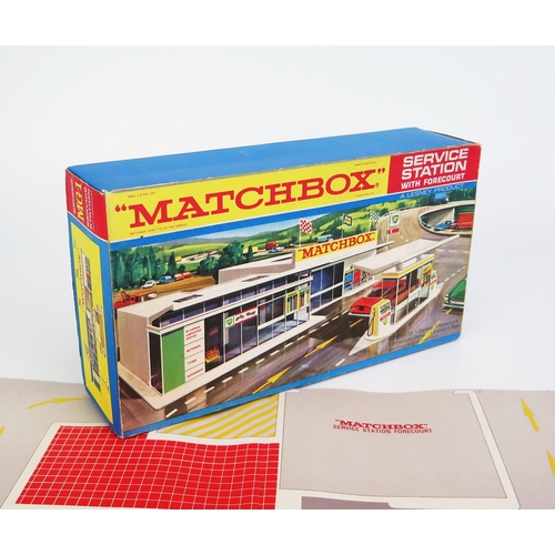 1219 - Matchbox Accessory Pack MG1 BP Service Station with Forecourt - mint or very near to in near mint F ... 