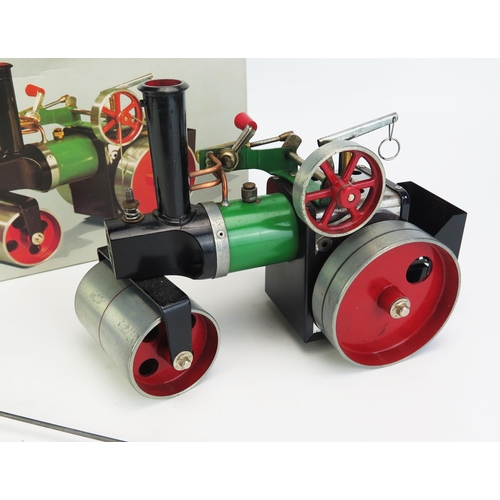 1243 - Mamod SR1A Live Steam Roller in green/red/black - excellent, missing driveband (untested) in box