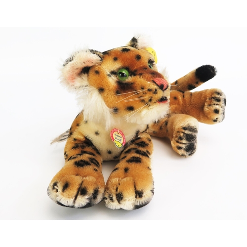 1278 - Steiff Vintage Recumbent Tiger 2317/1 - glass eyes, complete with yellow ear tag, button, chest tag ... 