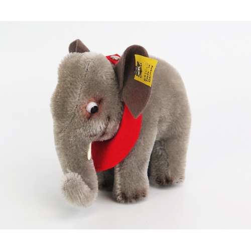 1282 - Steiff Vintage Elephant 6370/0 - grey, grey felt ears, red scarf, plastic tusks, glass eyes, complet... 