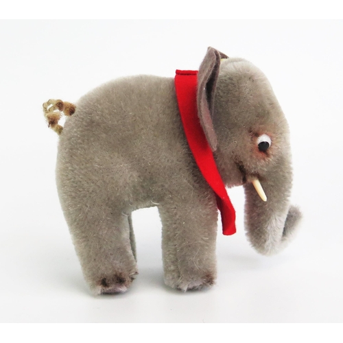 1282 - Steiff Vintage Elephant 6370/0 - grey, grey felt ears, red scarf, plastic tusks, glass eyes, complet... 