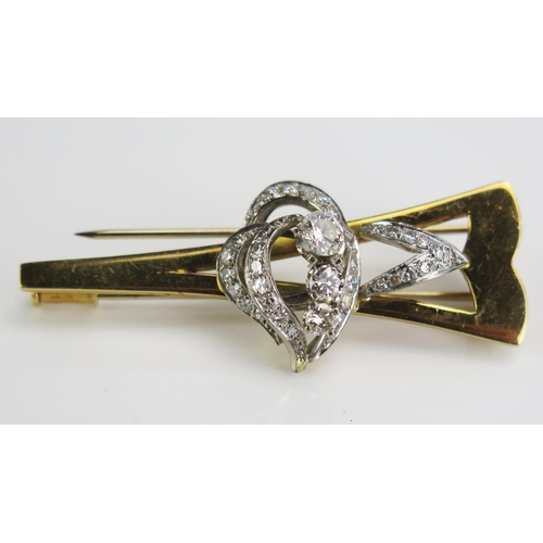 104 - A Diamond Brooch in a precious yellow and white metal setting (yellow KEE tested as 18ct), largest d... 