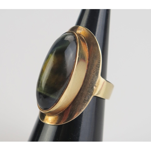 106 - A Yellow Metal and Labradorite Dress Ring, KEE tested as 14K, 29.5mm long head, size M, 7.56g