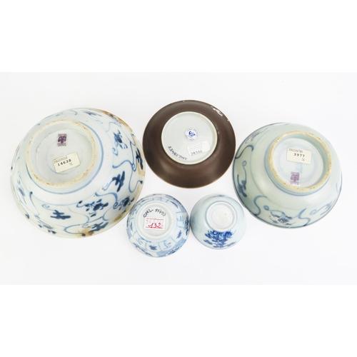 1168 - Two Tek Sing cargo blue and white bowls, both bearing Nagel Tek Sing labels, 12.5cm and 15.5 cm diam... 