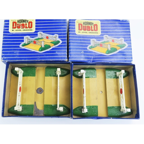 1503 - Hornby Hornby Dublo OO Gauge Boxed Track and Trackside Accessories including D1 Through Station, D1 ... 