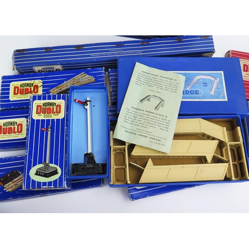 1503 - Hornby Hornby Dublo OO Gauge Boxed Track and Trackside Accessories including D1 Through Station, D1 ... 