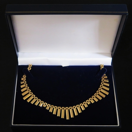 167 - A 14ct Gold Fringe Necklace, 16