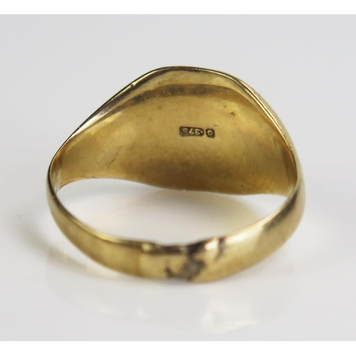 171 - A 9ct Gold Signet Ring, hallmarked, size N.5, c. 4.56g. Poorly re-sized