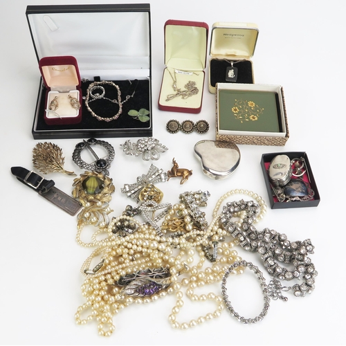 262 - A Selection of Silver Jewellery including an eternity ring, MacIntosh influenced earrings, bracelet,... 