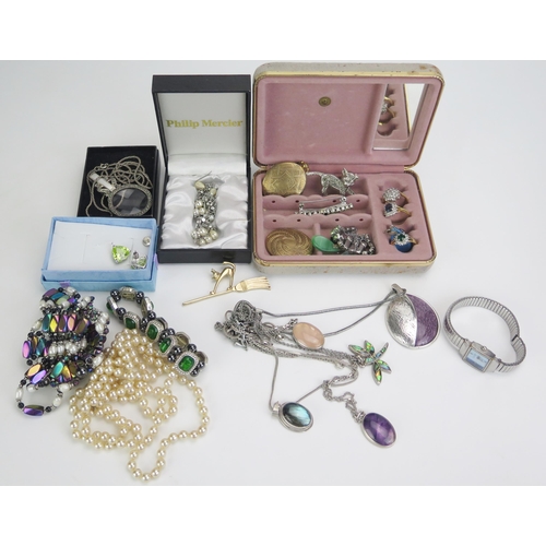 263 - A Selection of Silver Jewellery including a feldspar necklace in a hallmarked mount, other hallmarke... 