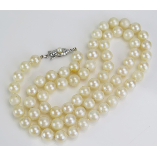 75 - A Matched untested Pearl Necklace with silver clasp, 7mm pearls, 23