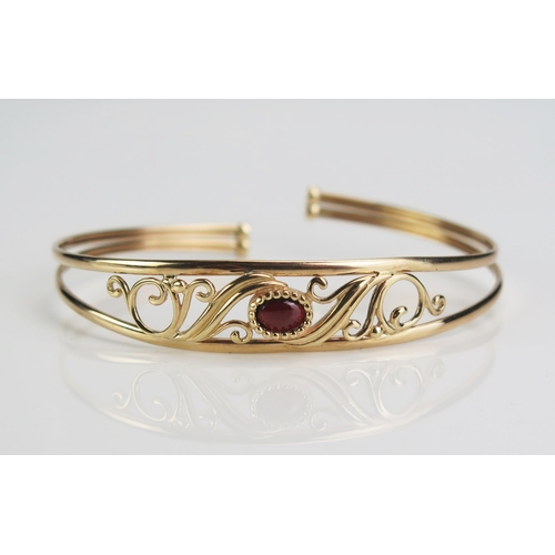 76 - A 9ct Gold and Cabochon Garnet Torque Bangle, 6.4g