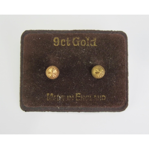 77 - A Pair of 9ct Gold Stud Earrings, 1g