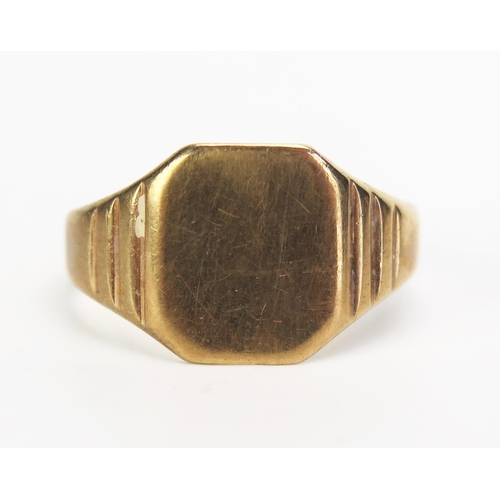 281 - A 9ct Gold Signet Ring, size L.25, c. 2.43g