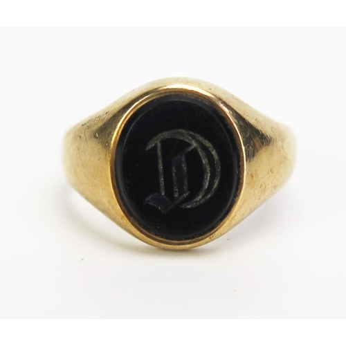 286 - A 9ct Gold and Onyx Signet Ring, size Q, c. 5.55g