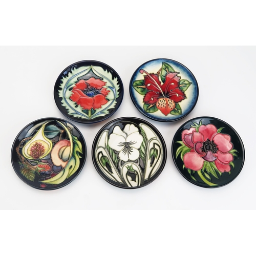 1015 - A Moorcroft pottery dish with 'Queens Choice' decoration, 12cm diameter, with four other dishes with... 