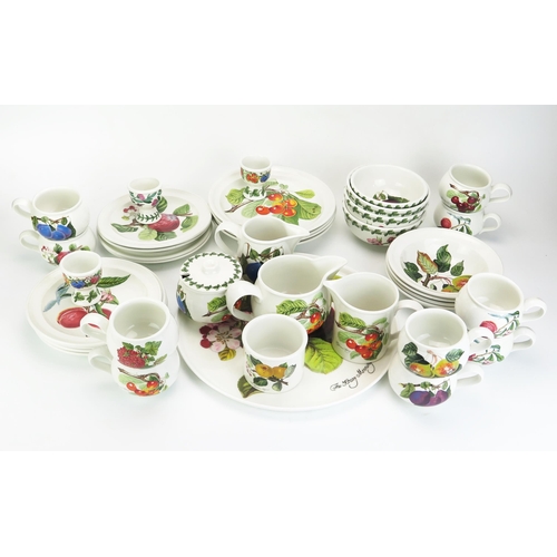 1024 - A collection of Portmeirion 'Pomona' pattern table wares, includes, tray, side plates, cereal bowls,... 