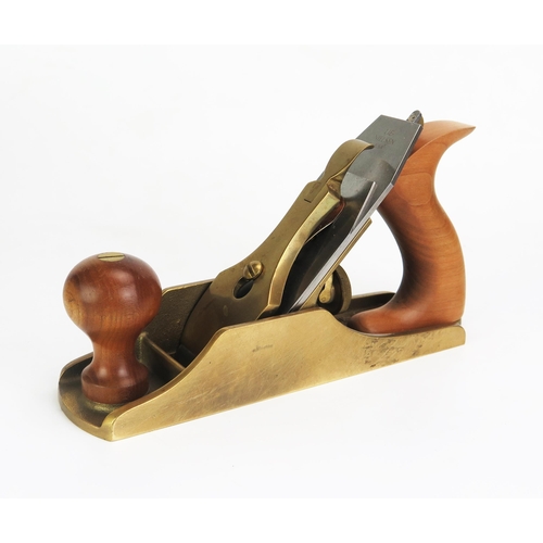 1285 - A Lie-Nielsen No. 4 Bronze Smoothing Plane - very good/excellent used condition with spare handle an... 