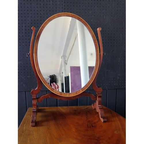 1438 - A Victorian Mahogany Bow Fronted Chest of Drawers, 109(w)x108(h)x59(d)cm and a swivel toilet mirror