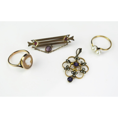 219 - A Victorian 9ct Gold and Gem Set Bar Brooch (41mm, Birmingham 1900, 2.35g), an antique gem set penda... 