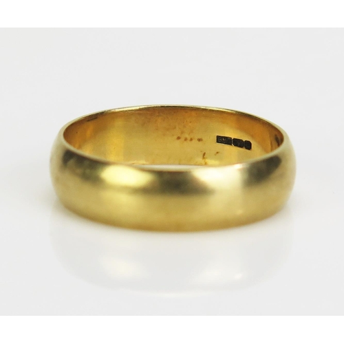 61 - An 18ct Gold Plain Wedding Band, stamped 750, 5mm wide, size M, 4.14g