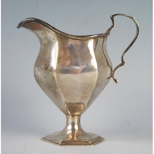 731 - An Edward VII Silver Cream Jug, 9cm, Birmingham 1914, Henry Williamson Ltd., 87.8g