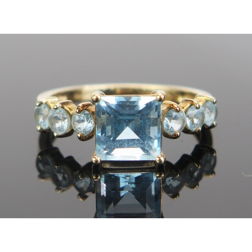 87 - A 9ct Gold and Blue Topaz Dress Ring, hallmarked, size M.75, 2.37g