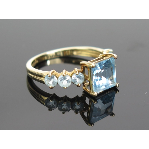 87 - A 9ct Gold and Blue Topaz Dress Ring, hallmarked, size M.75, 2.37g