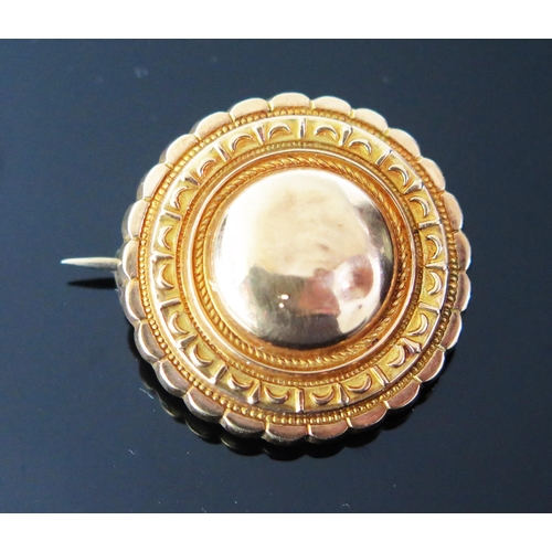 89 - A 19th Century Gold Memorial Locket Back Brooch, 29mm diam., set with lock of hair to the glazed bac... 