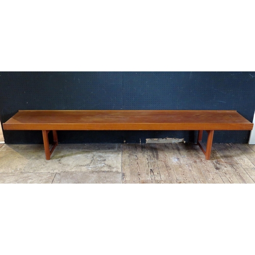 1429 - Torbjohn AFDAL (1917-1999) Mellemstrands, a Krobo bench, the rectangular top with moulded edges, rai... 